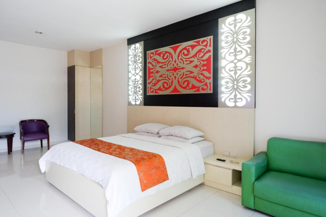 Hotel New Puri Garden Bandara Семаранг Экстерьер фото