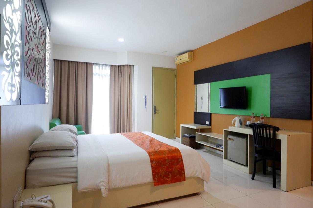 Hotel New Puri Garden Bandara Семаранг Экстерьер фото