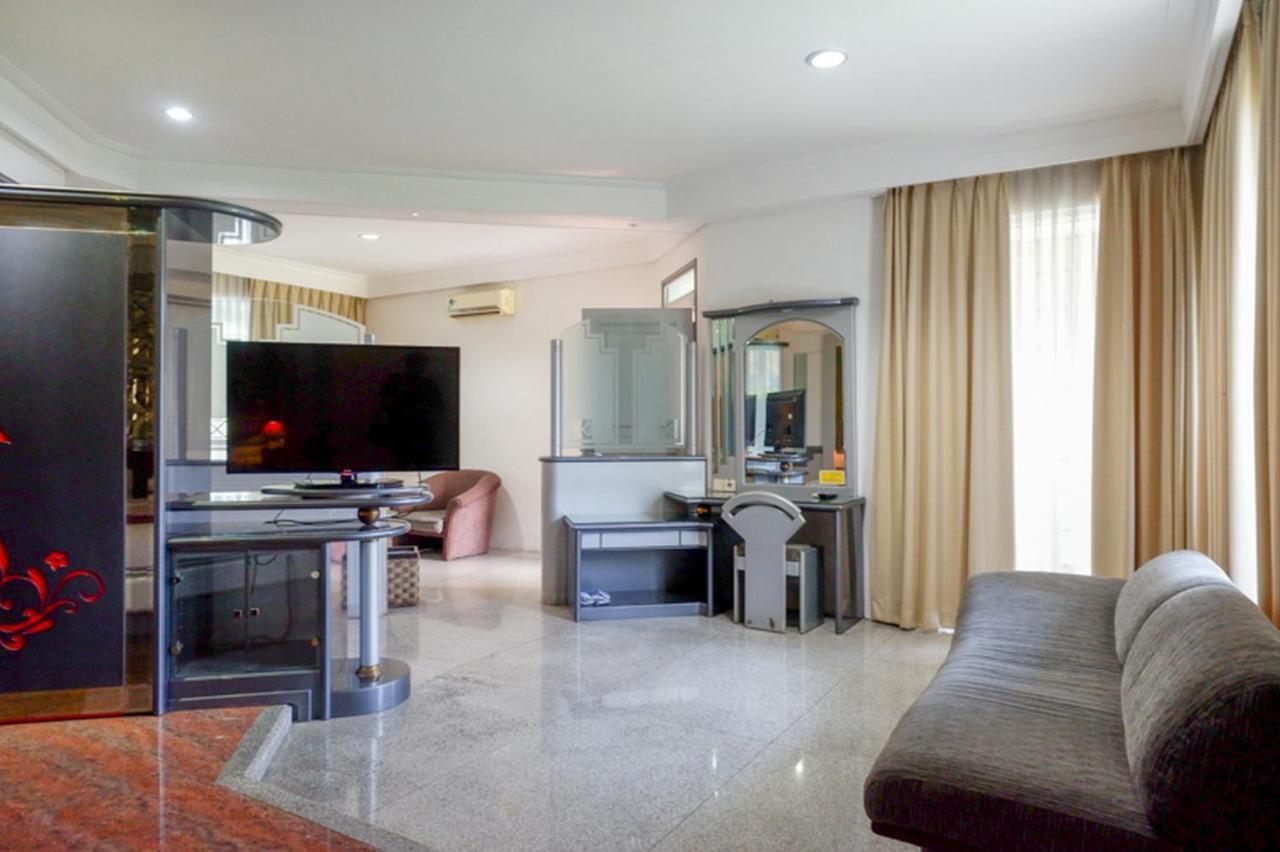 Hotel New Puri Garden Bandara Семаранг Экстерьер фото