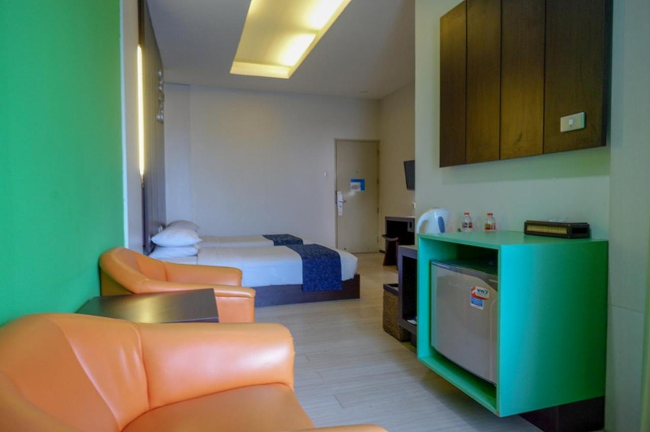 Hotel New Puri Garden Bandara Семаранг Экстерьер фото