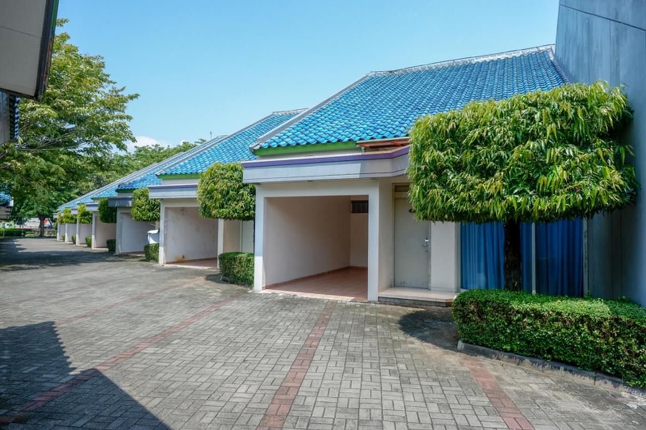 Hotel New Puri Garden Bandara Семаранг Экстерьер фото