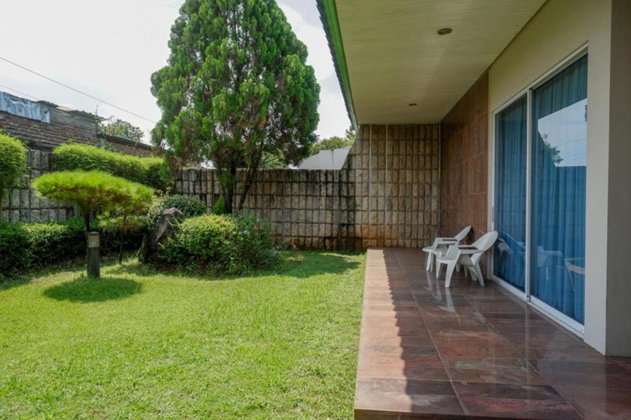 Hotel New Puri Garden Bandara Семаранг Экстерьер фото