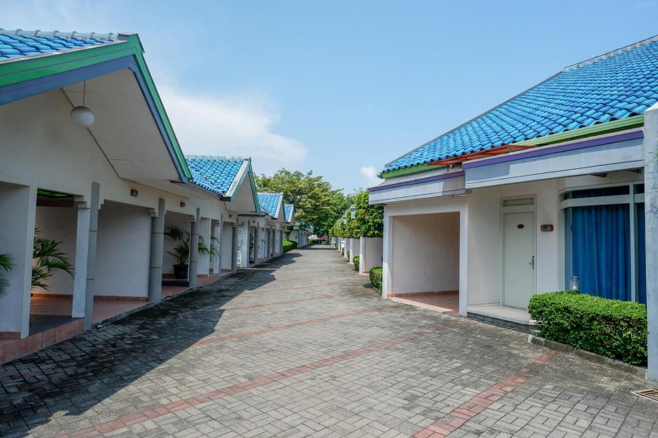 Hotel New Puri Garden Bandara Семаранг Экстерьер фото