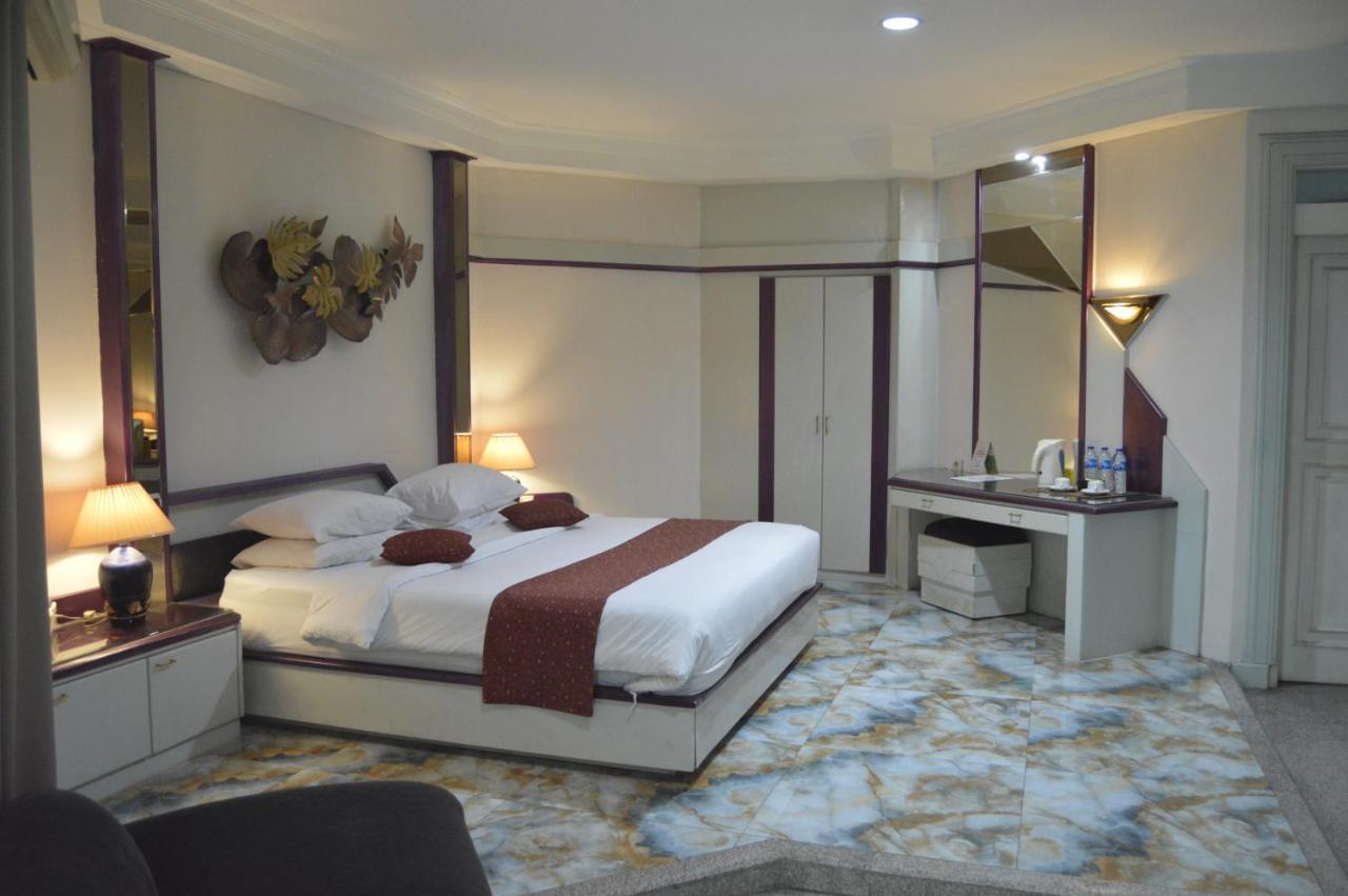 Hotel New Puri Garden Bandara Семаранг Экстерьер фото