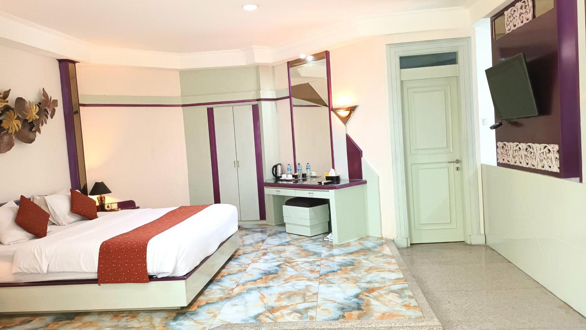 Hotel New Puri Garden Bandara Семаранг Экстерьер фото
