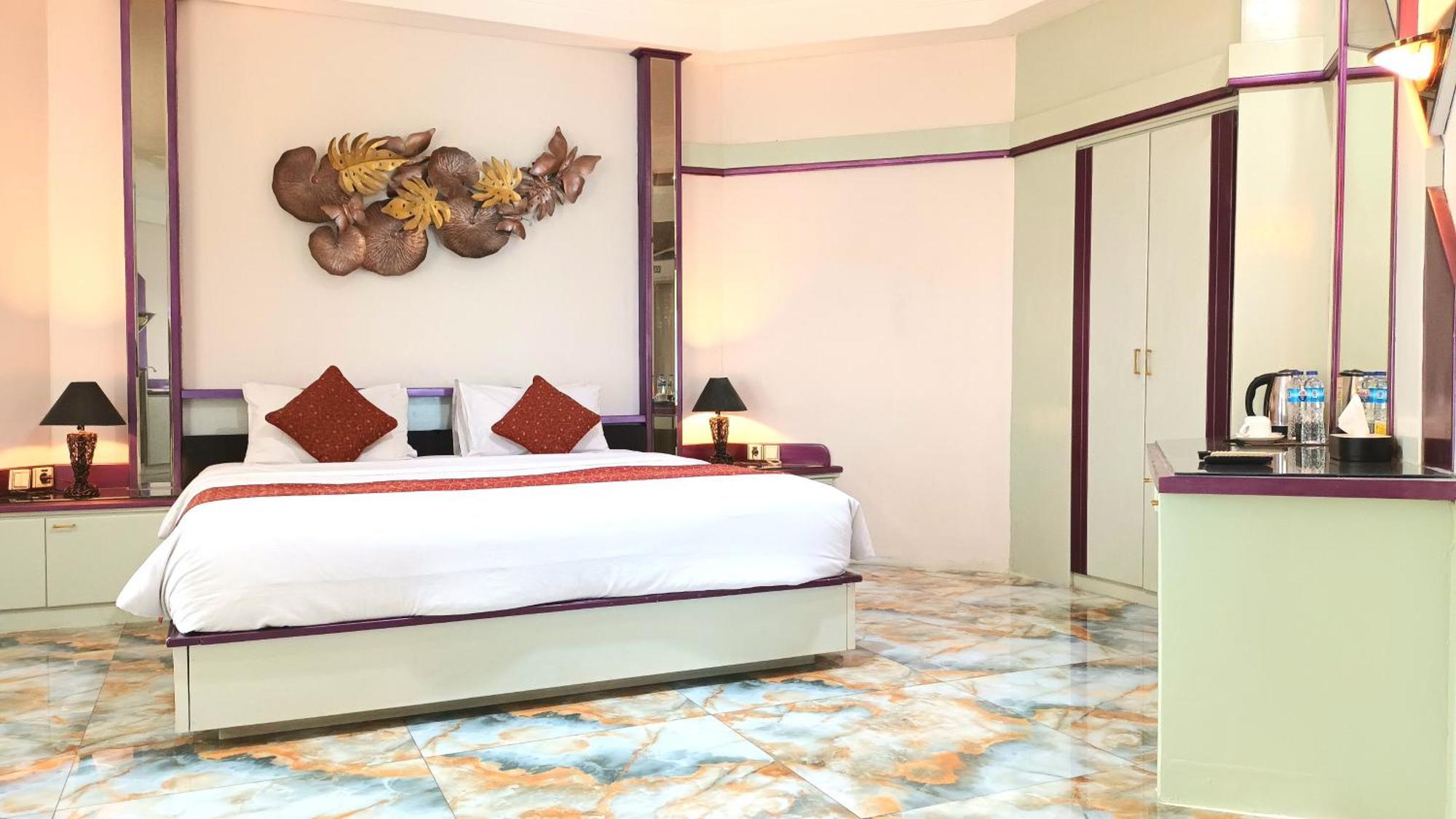 Hotel New Puri Garden Bandara Семаранг Экстерьер фото