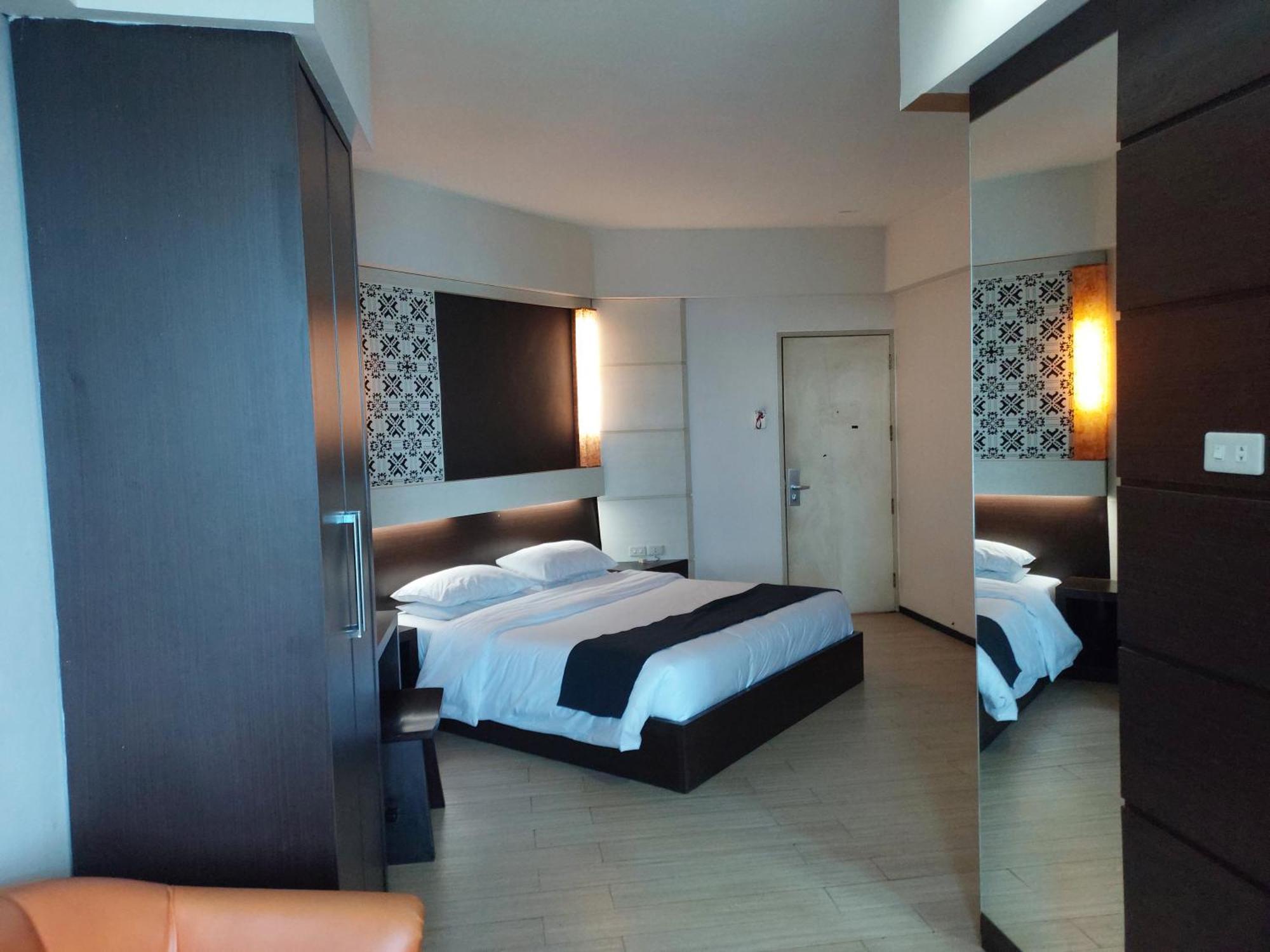 Hotel New Puri Garden Bandara Семаранг Экстерьер фото