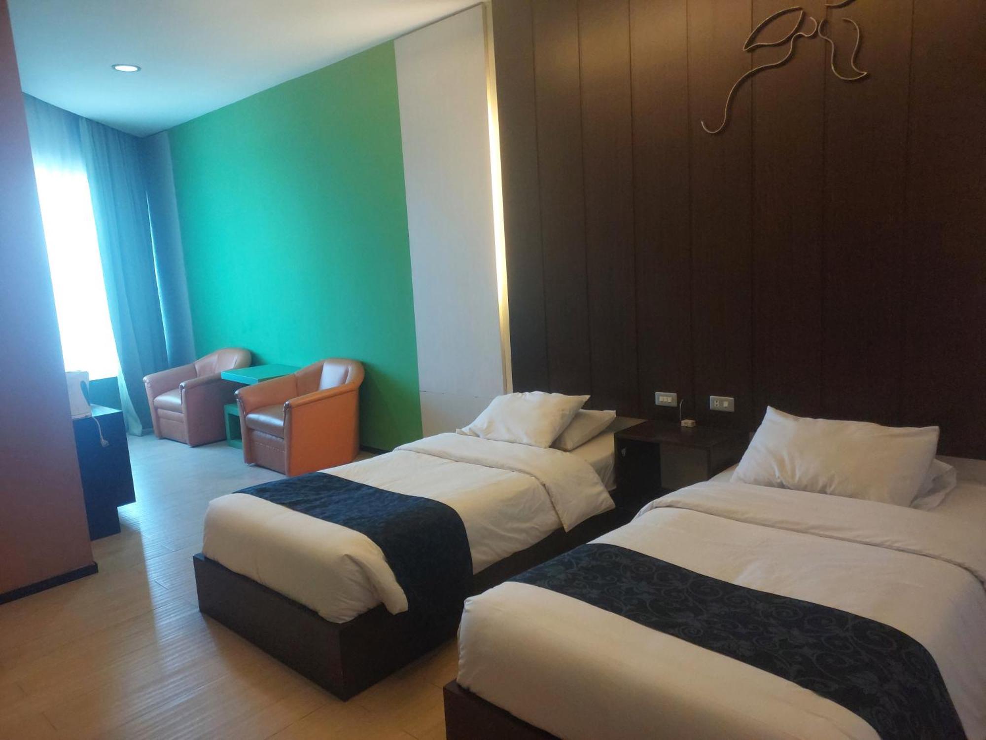 Hotel New Puri Garden Bandara Семаранг Экстерьер фото