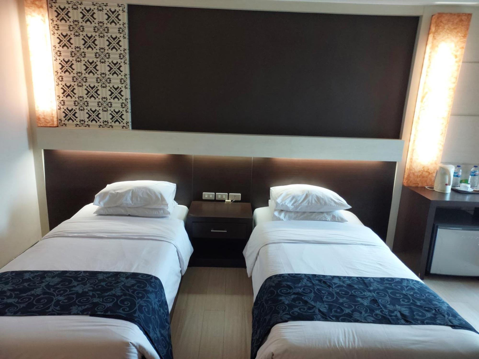 Hotel New Puri Garden Bandara Семаранг Экстерьер фото