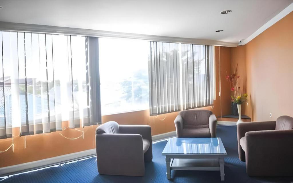 Hotel New Puri Garden Bandara Семаранг Экстерьер фото