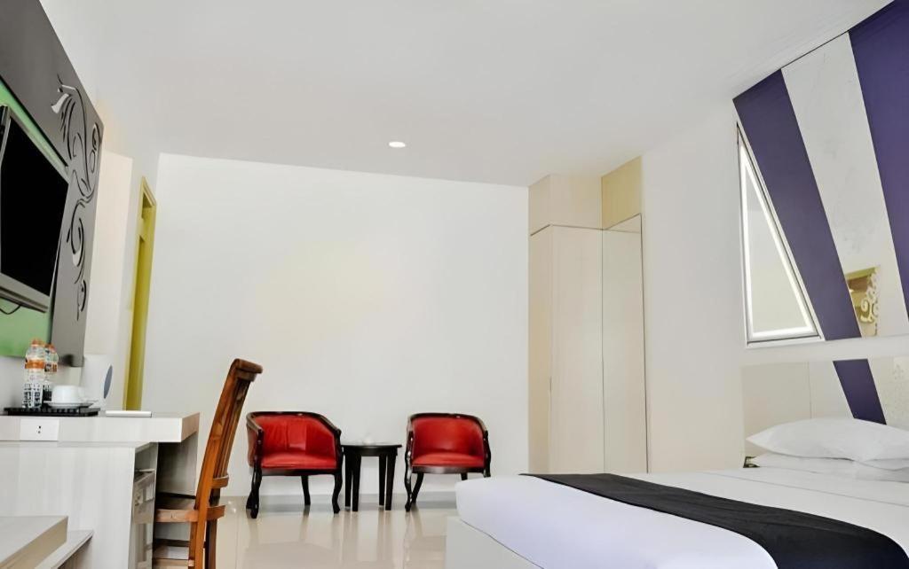 Hotel New Puri Garden Bandara Семаранг Экстерьер фото