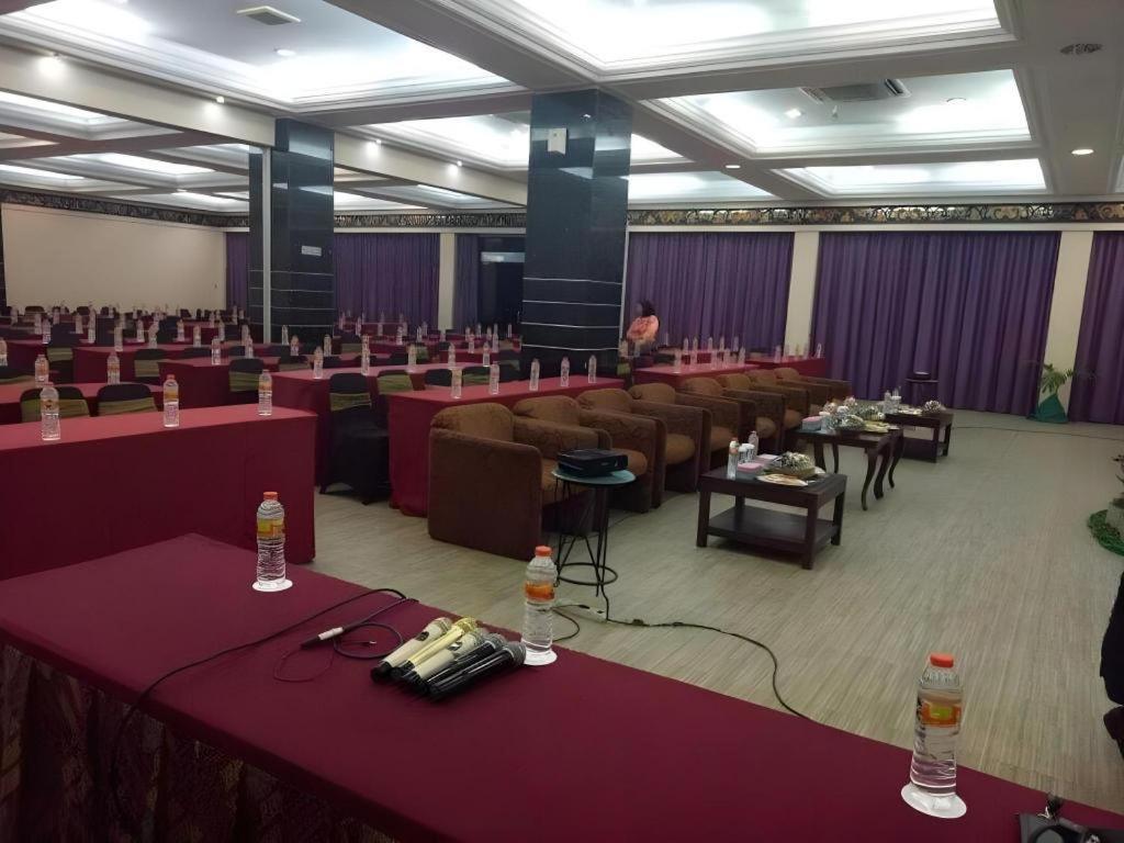 Hotel New Puri Garden Bandara Семаранг Экстерьер фото