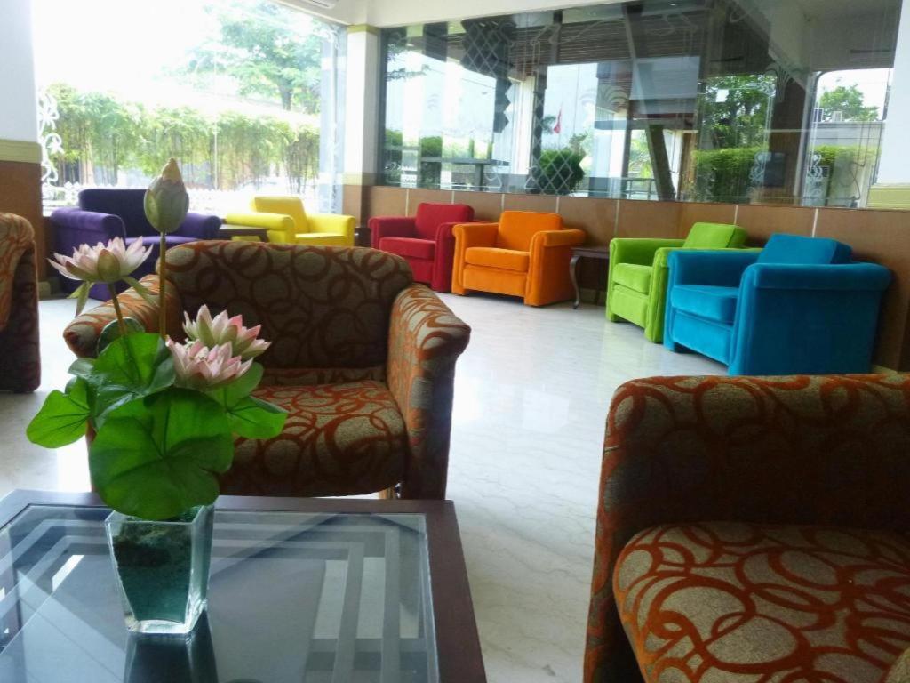 Hotel New Puri Garden Bandara Семаранг Экстерьер фото