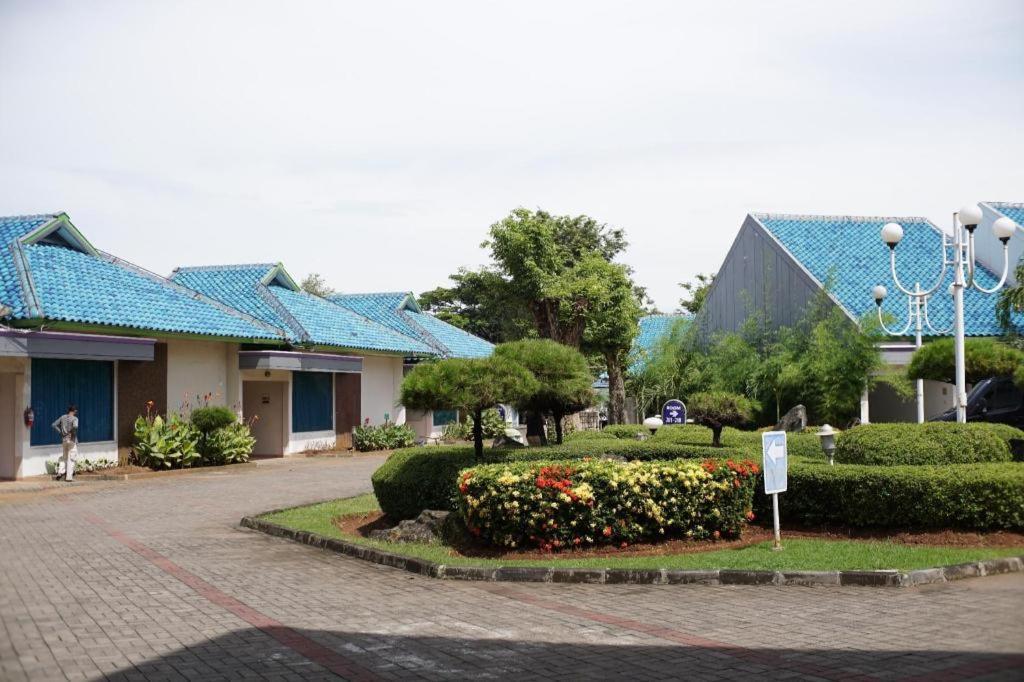 Hotel New Puri Garden Bandara Семаранг Экстерьер фото