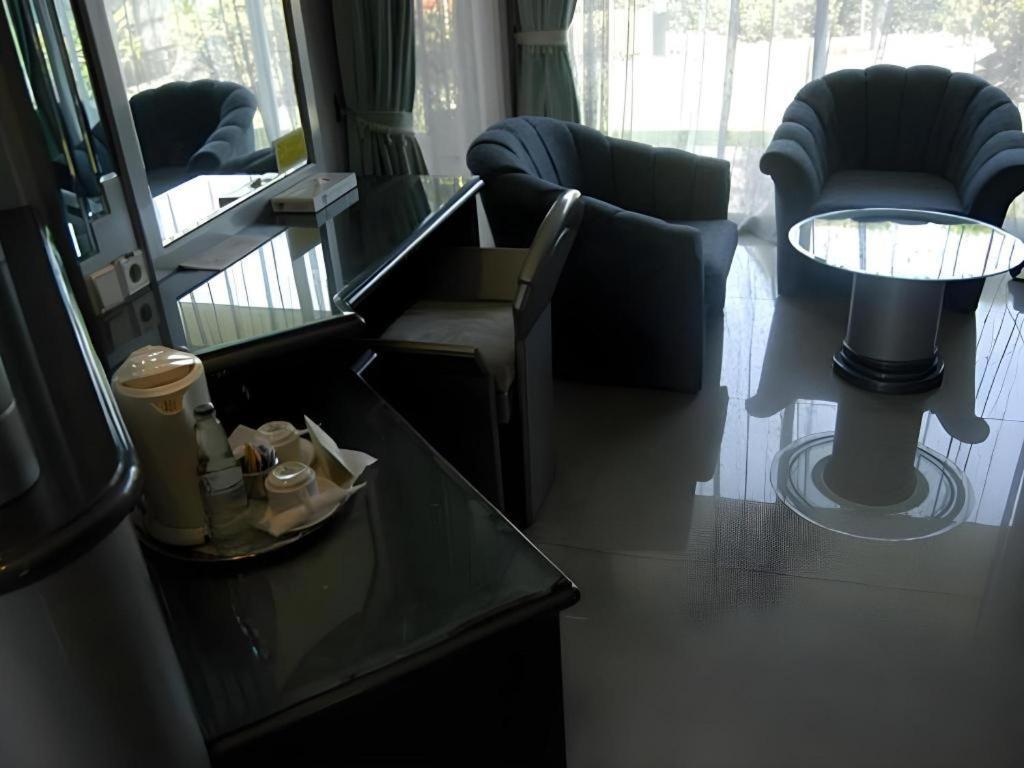 Hotel New Puri Garden Bandara Семаранг Экстерьер фото